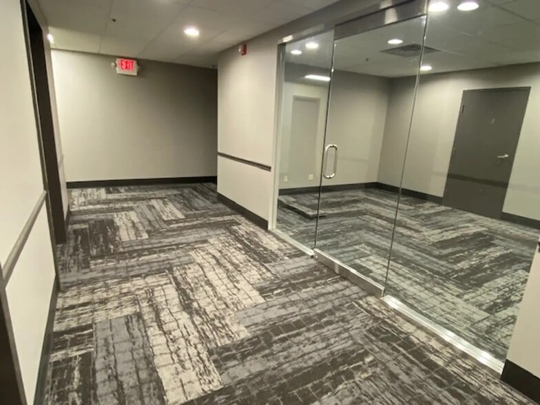 More Photos Of 4010 DuPont Cir, Louisville Medical For Lease
