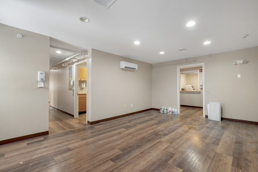 More Photos Of 1 Mound Ct, Merrimack Medical For Sale