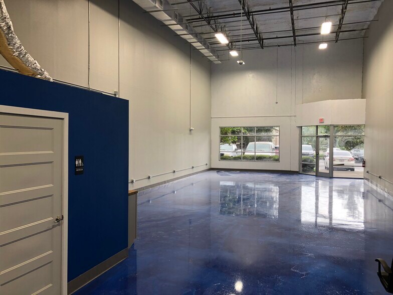 More Photos Of 350 E Crown Point Rd, Winter Garden Light Distribution For Sale