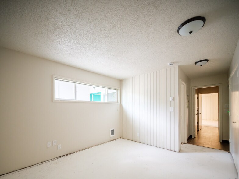 More Photos Of 160 Whitman St N, Monmouth Apartments For Sale
