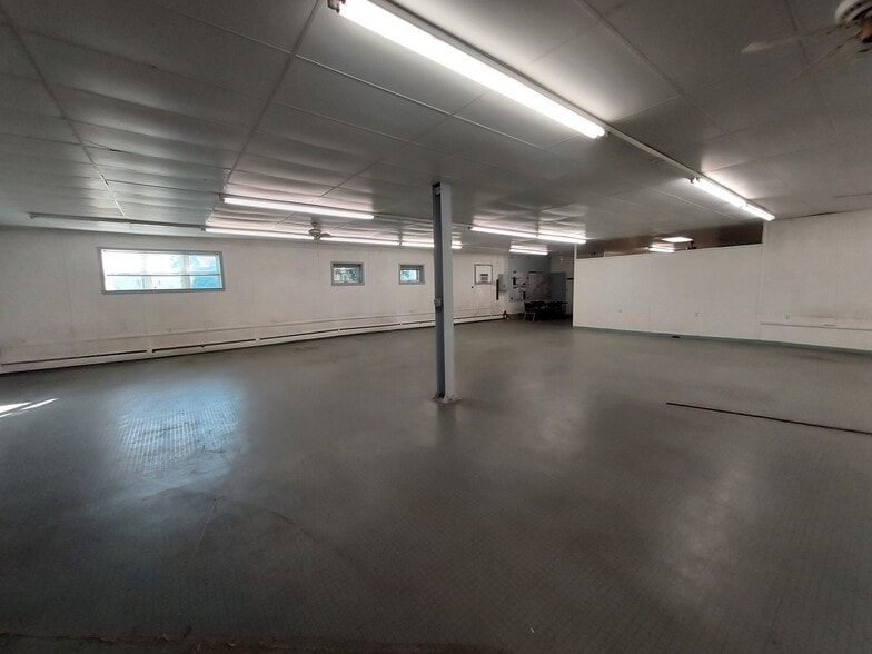 More Photos Of 66-68 Plymouth St, Edwardsville Flex For Sale