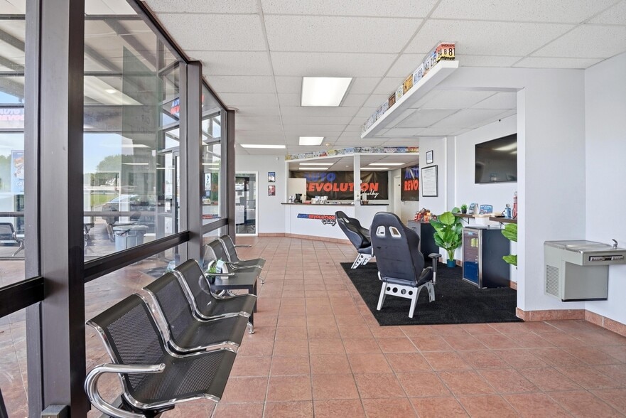 More Photos Of 325 W Dixon Blvd, Shelby Unknown For Lease
