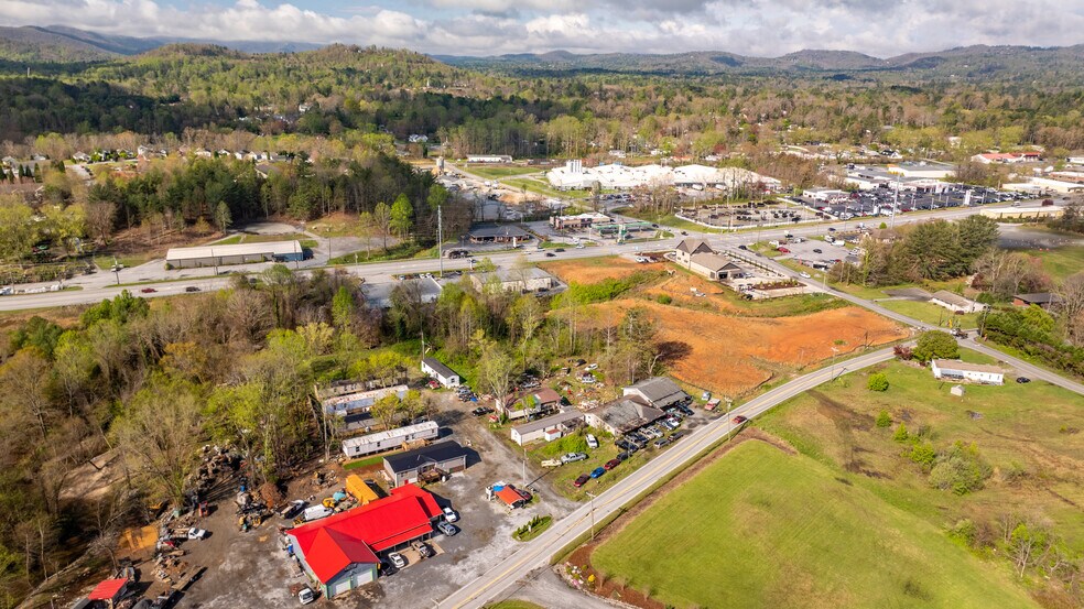 More Photos Of 1611 Old Spartanburg rd, Hendersonville Flex For Sale