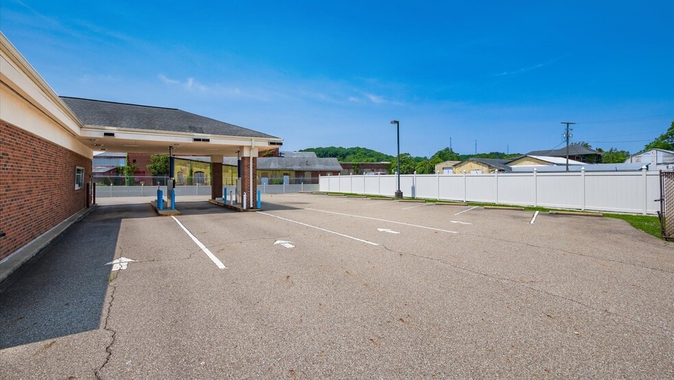 More Photos Of 220 E State St, Newcomerstown Bank For Sale