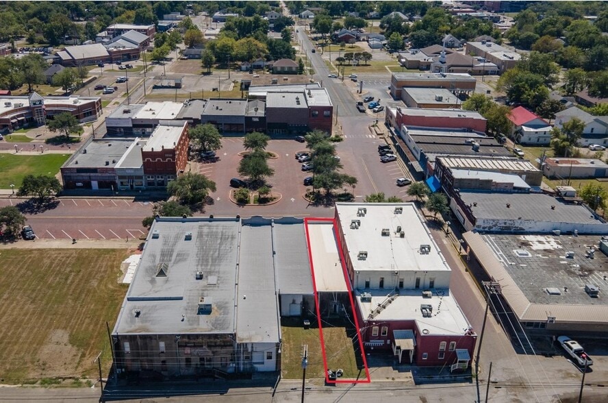 More Photos Of 1222 Main St, Commerce General Retail For Sale