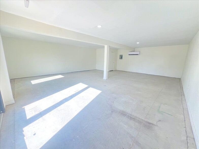 More Photos Of 7704 Irvington Blvd, Houston General Retail For Sale