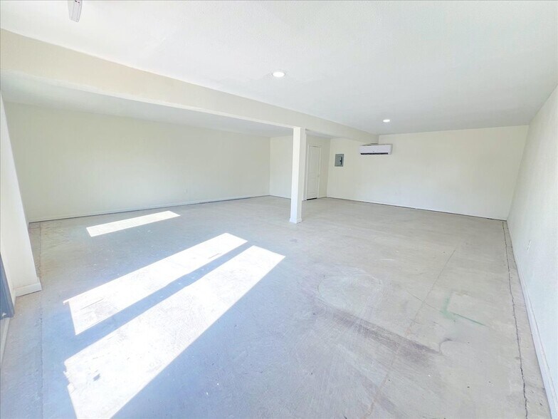 More Photos Of 7704 Irvington Blvd, Houston General Retail For Lease