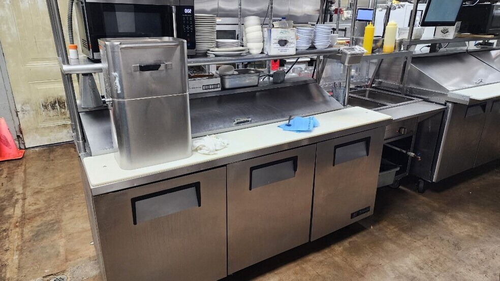 More Photos Of 802 S Main St, Belton General Retail For Sale