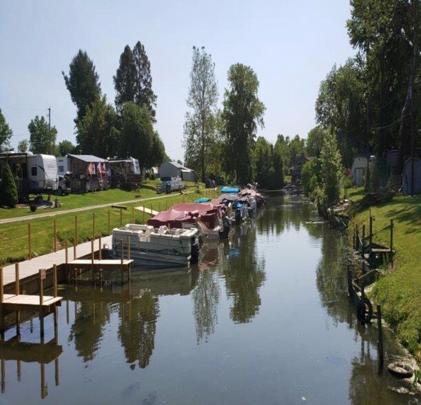 More Photos Of 13607 Shell Beach Rd NE, Thornville Bar For Sale