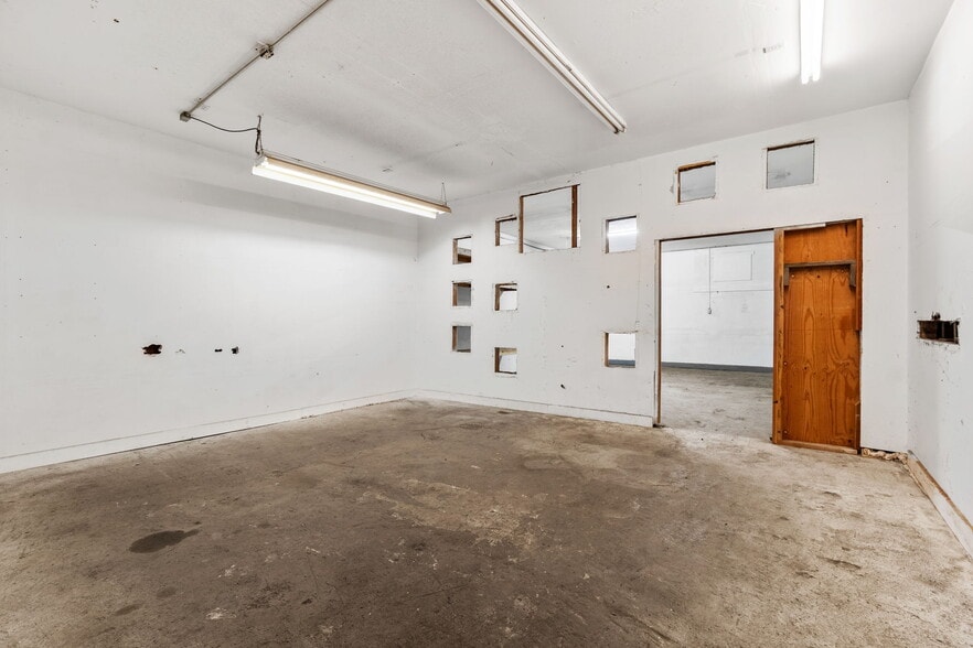 More Photos Of 4051-4061 N Highway 101, Eureka Warehouse For Sale