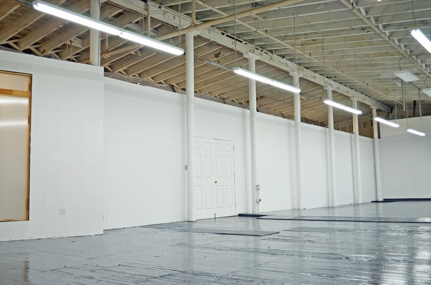 More Photos Of 500-530 Nepperhan Ave, Yonkers Showroom For Lease