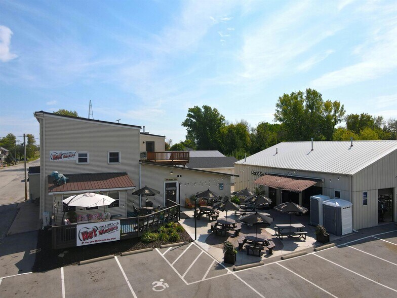Primary Photo Of W3239 Dundas Rd, Kaukauna Bar For Sale