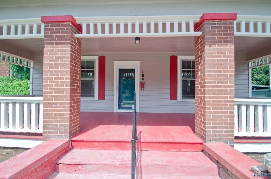 More Photos Of 106 S Houston St, Athens Office For Sale