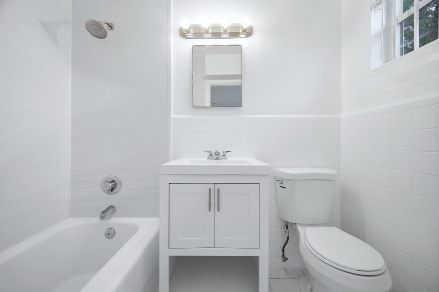More Photos Of 823-825 NW 9th St, Hallandale Beach Apartments For Sale
