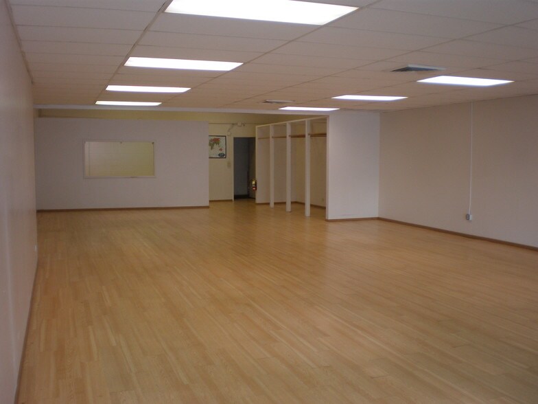 More Photos Of 3057 Waialae Ave, Honolulu Storefront For Lease