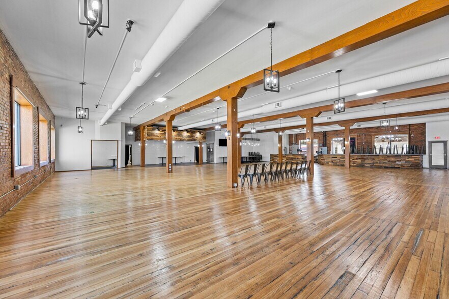 More Photos Of 415 W Madison Ave, Iola Restaurant For Sale