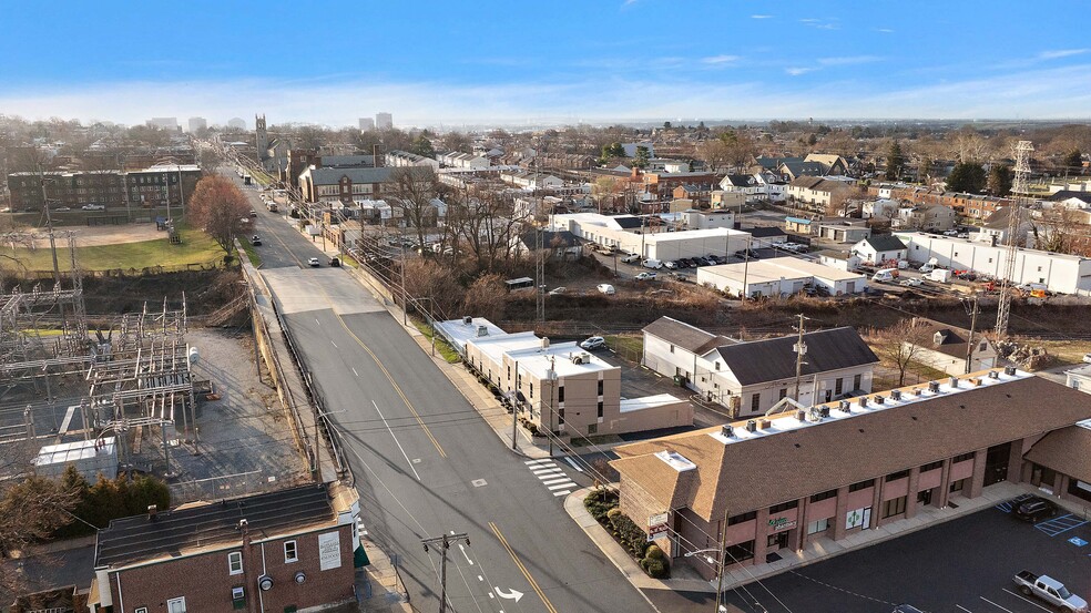 More Photos Of 2400 W 4th St, Wilmington Office For Sale