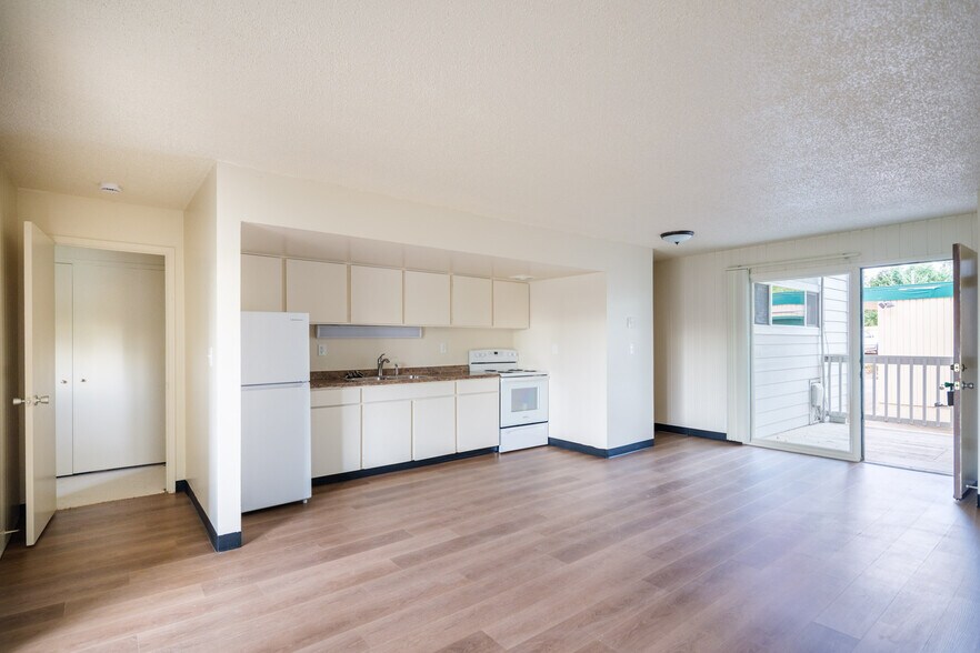 More Photos Of 160 Whitman St N, Monmouth Apartments For Sale