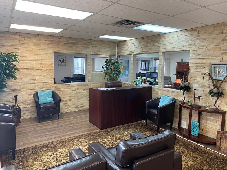 More Photos Of 2030 S Las Vegas Trl, White Settlement Office For Sale