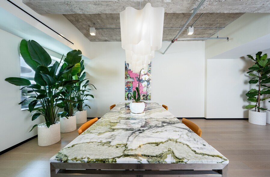 More Photos Of 605 Lincoln Rd, Miami Beach Office Residential For Lease