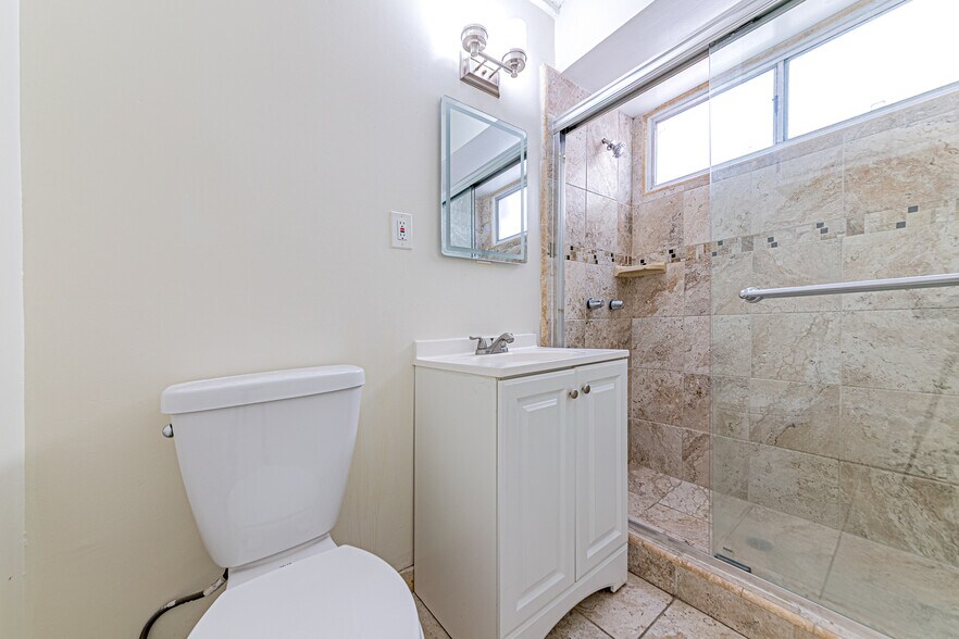 More Photos Of 1475 Venice Blvd, Los Angeles Apartments For Sale