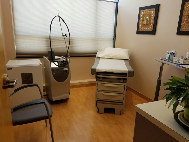 More Photos Of 500-598 Village Center Dr, Burr Ridge Storefront Retail Office For Lease