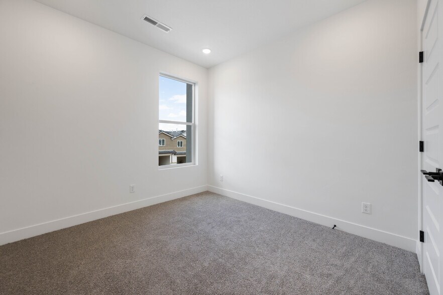 More Photos Of 1935 W 250 S, Hurricane Apartments For Sale