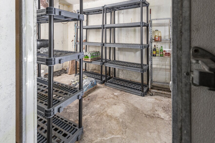 More Photos Of 301 N Wheeler Rd, Colmesneil Freestanding For Sale