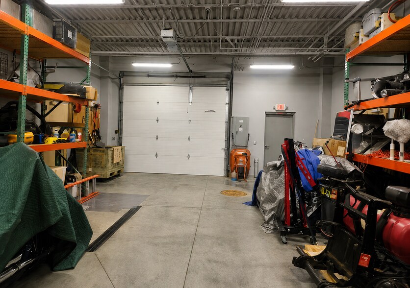 More Photos Of 3801 S 148th St, Omaha Light Distribution For Sale