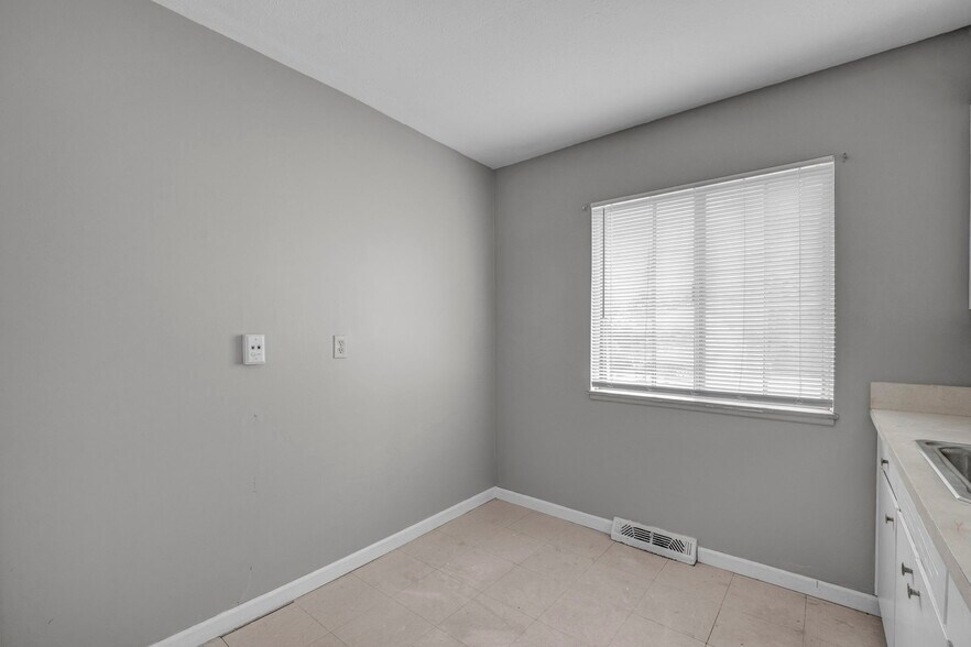 More Photos Of 818-850 S Green Rd, South Euclid Apartments For Sale