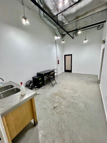 More Photos Of 3238 Union Pacific Ave, Los Angeles Warehouse For Lease