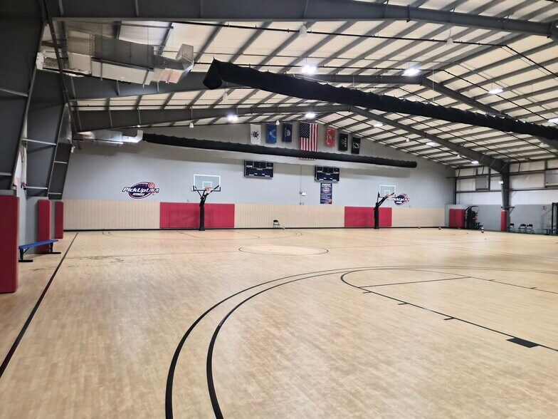 More Photos Of 8200 Cypress Plaza Dr, Jacksonville Health Club For Lease