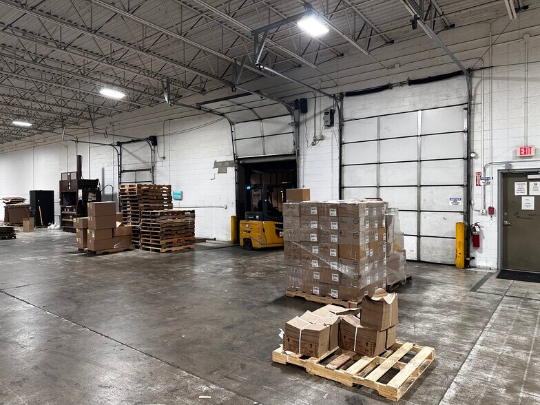 More Photos Of 175 E Broadway Ave, Westerville Warehouse For Lease