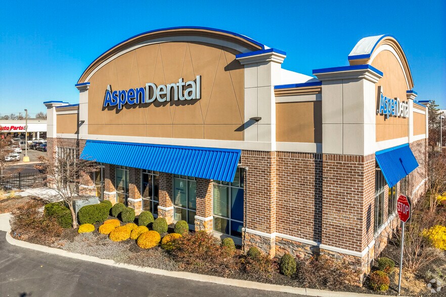 Primary Photo Of 750 Hicksville Rd, Massapequa Freestanding For Lease
