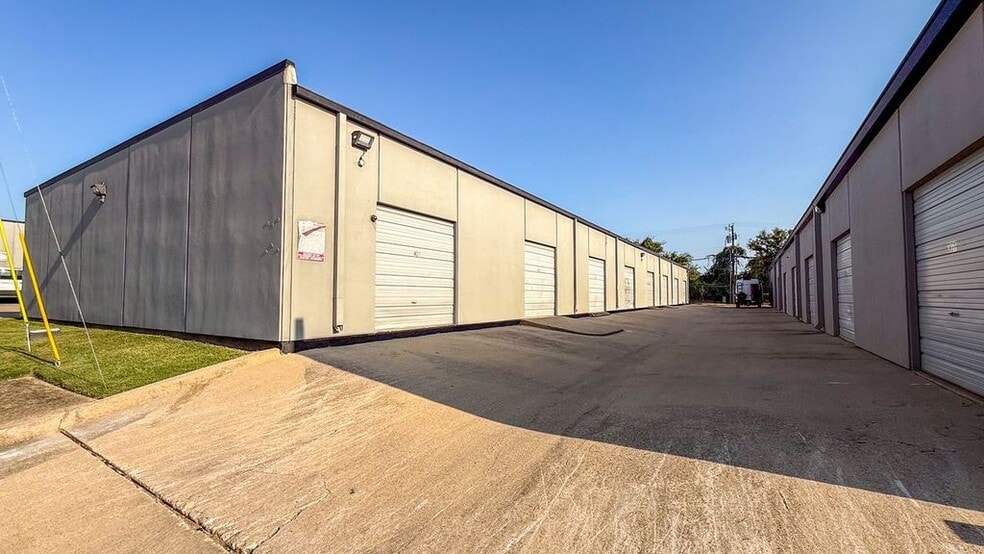 More Photos Of 1510 Randolph St, Carrollton Unknown For Lease