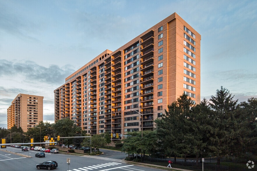 Primary Photo Of 3713 S George Mason Dr, Falls Church Apartments For Sale