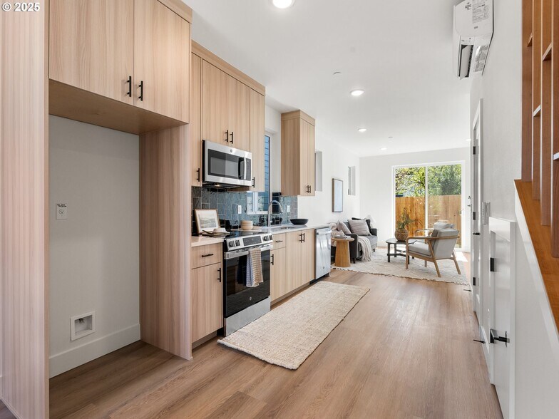 More Photos Of 6014 Mason St, Portland Multifamily For Sale