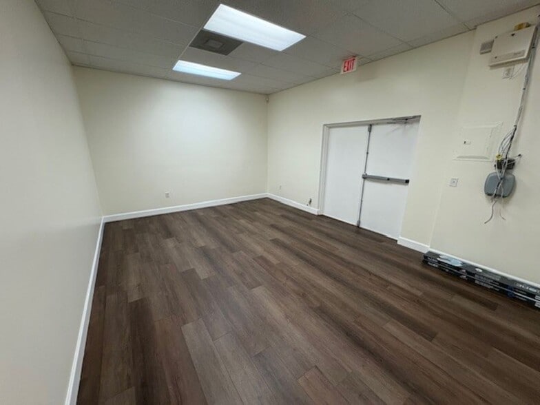 More Photos Of 9035 Americana Rd, Vero Beach Office For Sale