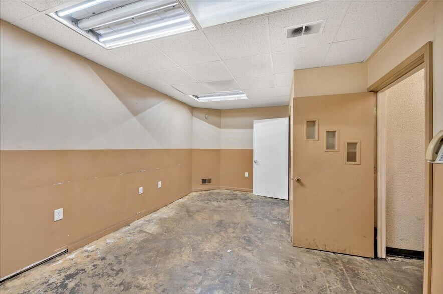 More Photos Of 8820 Lyndon St, Detroit Manufacturing For Sale