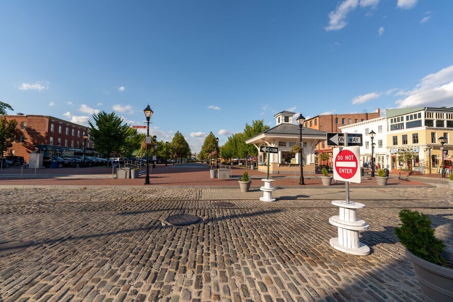 More Photos Of 813 S Broadway, Baltimore Storefront Retail Residential For Lease