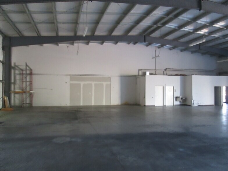More Photos Of 1811 Greenleaf Ln, Leesburg Warehouse For Lease