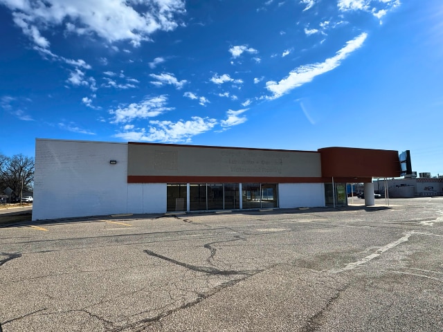 Primary Photo Of 1900 E Pawnee St, Wichita Freestanding For Sale