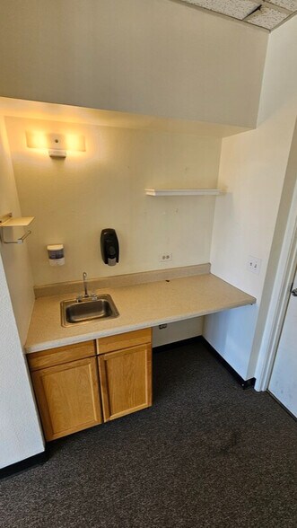 More Photos Of 4301 S Federal Blvd, Englewood Light Distribution For Lease