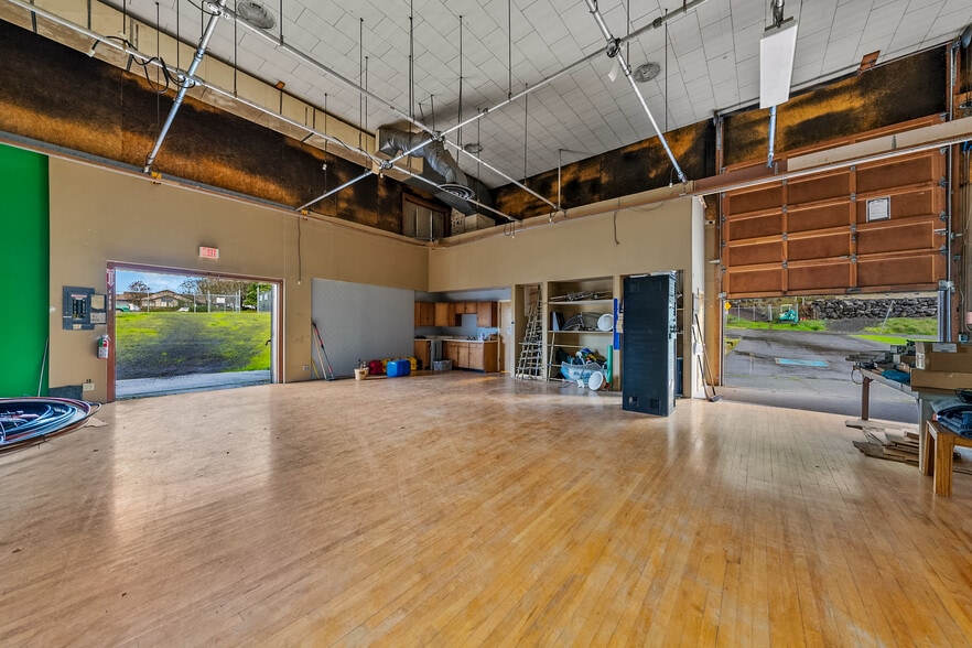 More Photos Of 655 W Umpqua St, Roseburg Radio TVTransmission Facilities For Sale