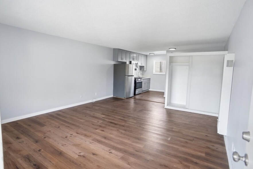 More Photos Of 117 N St Louis St, Los Angeles Multifamily For Sale