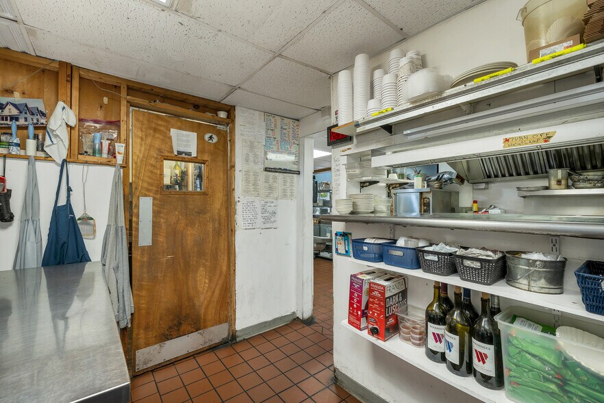 More Photos Of 40 Main St, Goffstown Restaurant For Sale