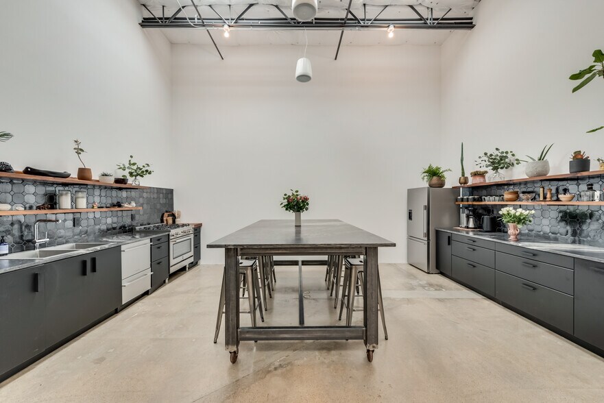 More Photos Of 1380 River Bend Dr, Dallas Loft Creative Space For Lease