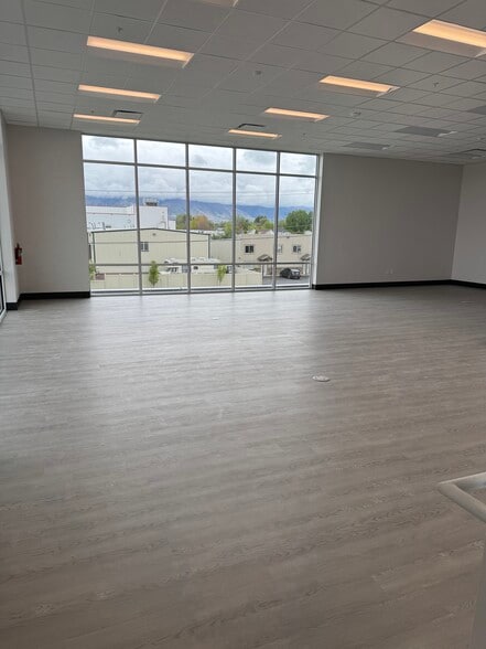 More Photos Of 235 Sugar St, Layton Industrial For Lease