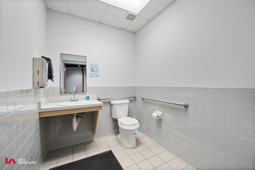 More Photos Of 4240 Industrial Center Ln, Acworth Warehouse For Sale