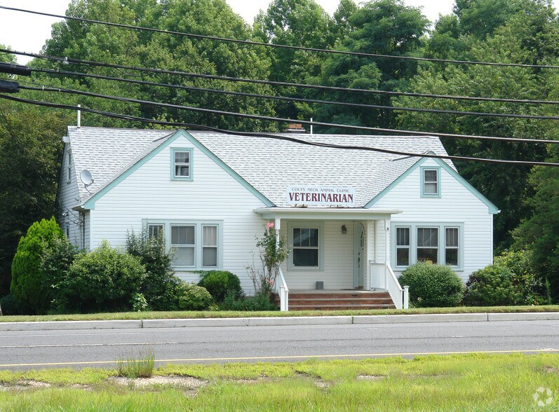 More Photos Of 261 Rt 34, Colts Neck Veterinarian Kennel For Sale